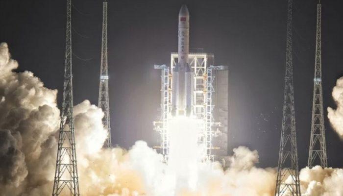 Çin'in Ay'a inen uzay aracı Chang'e 5, örnek toplamayı başardı