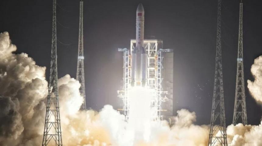 Çin'in Ay'a inen uzay aracı Chang'e 5, örnek toplamayı başardı