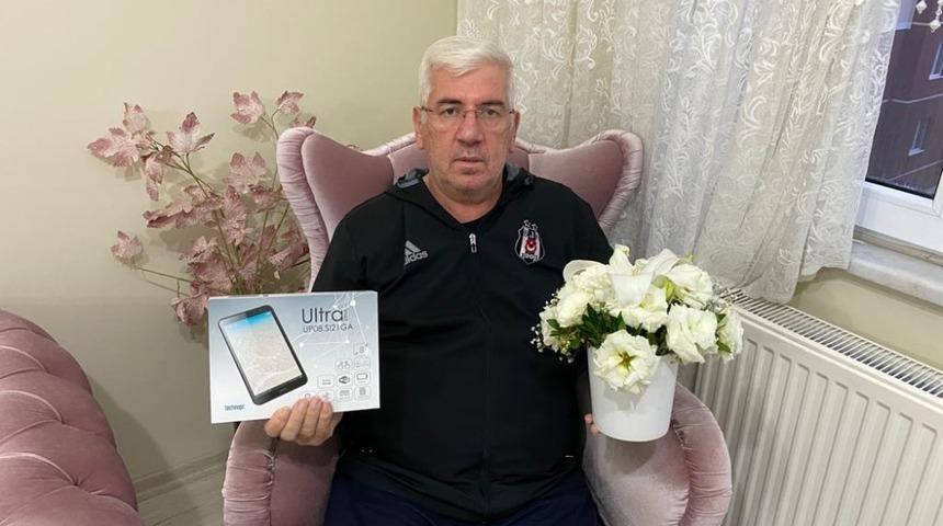 Başkan Y&uuml;ksel, &ldquo;&Ccedil;i&ccedil;ekler tablete d&ouml;ns&uuml;n &ouml;ğrencilerin y&uuml;z&uuml; g&uuml;ls&uuml;n&rdquo;