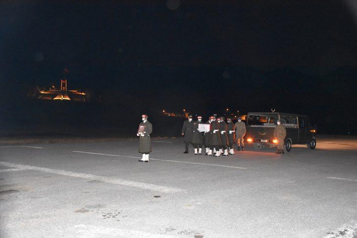 Hakkari'de araç kazasında şehit olan askerin cenazesi Kütahya'da toprağa verildi G1