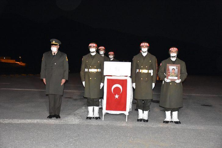 Hakkari'de araç kazasında şehit olan askerin cenazesi Kütahya'da toprağa verildi G3