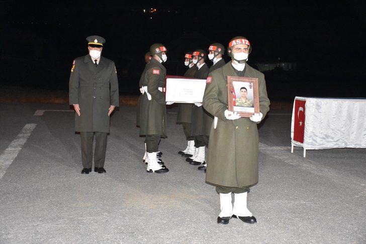 Hakkari'de araç kazasında şehit olan askerin cenazesi Kütahya'da toprağa verildi G5