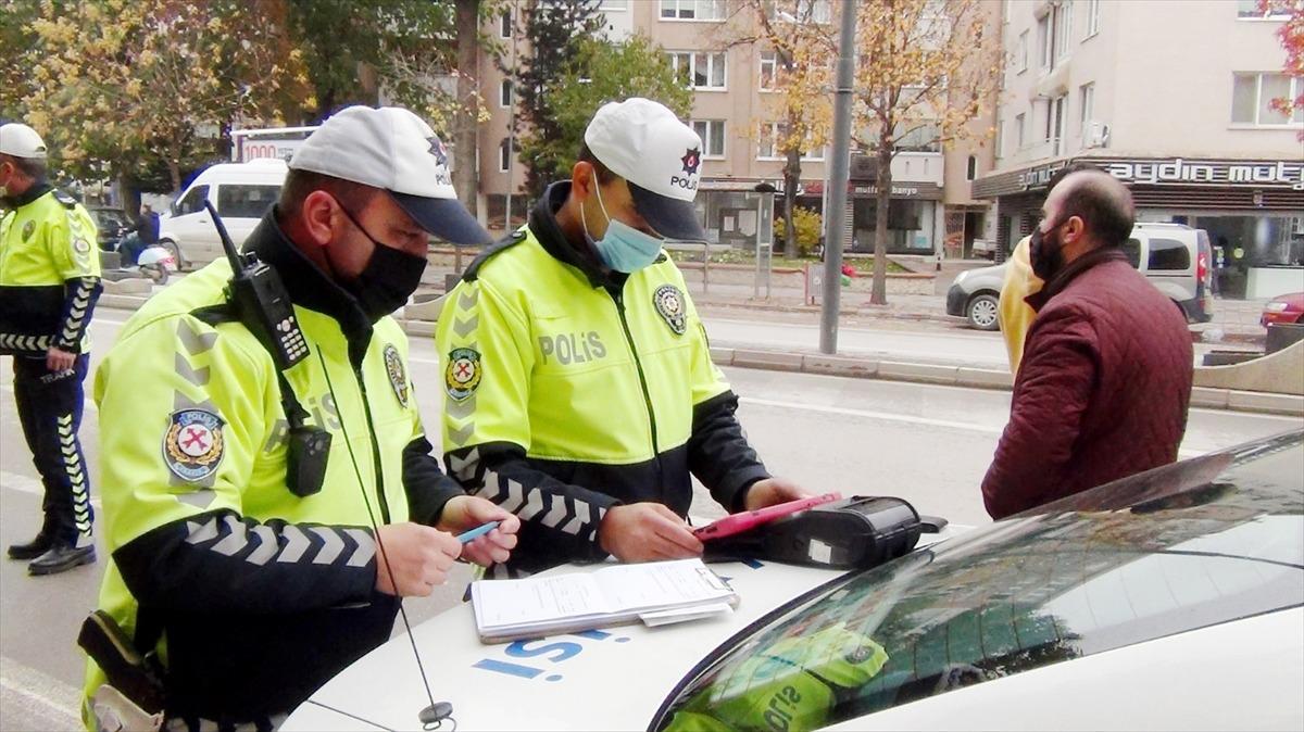 Bursa'da yaya &ouml;ncelikli ge&ccedil;itlerde kurallara uymayan 41 s&uuml;r&uuml;c&uuml;ye ceza