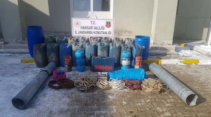 Hakkari'de PKK'lı teröristlere ait patlayıcı ve mühimmat ele geçirildi