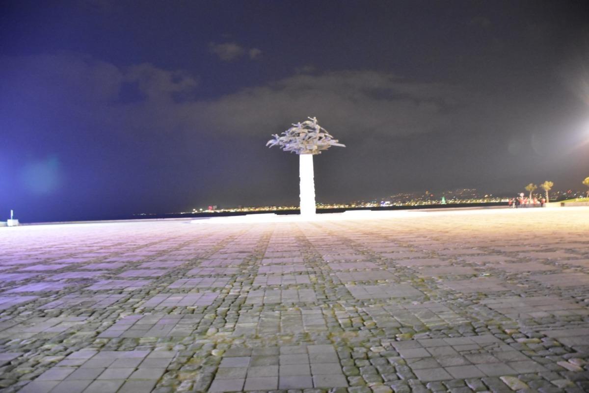 İzmir'de sokaklar boş kaldı