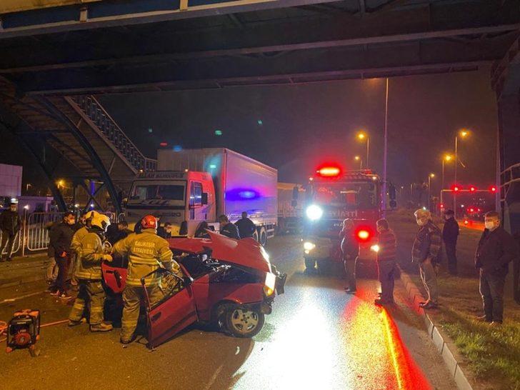 TIR’a arkadan çarparak takla atan araç hurdaya döndü G1