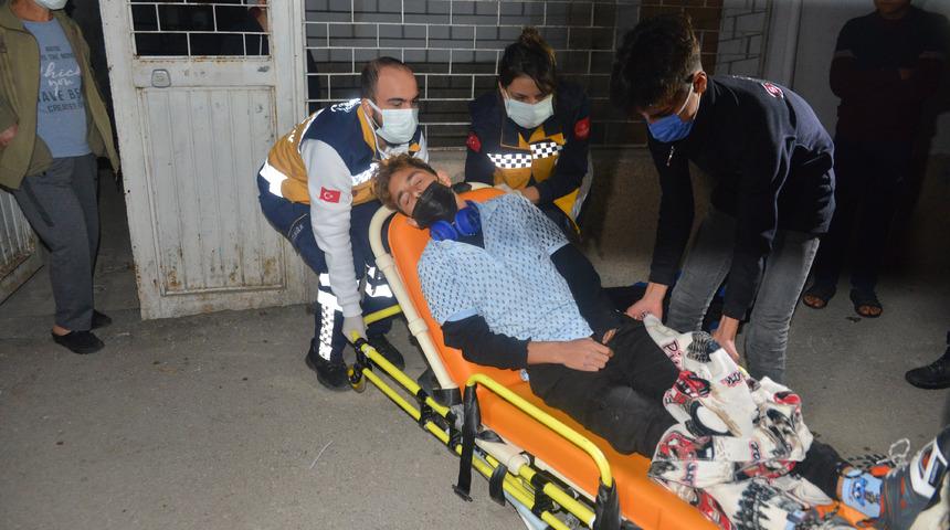 Kısıtlamada bacağından ve sırtından bıçaklandı, telefonla ailesini aradı