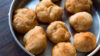 Yağ çekmeyip göz göz kabarıyor: Kahvaltılık pişi tarifi