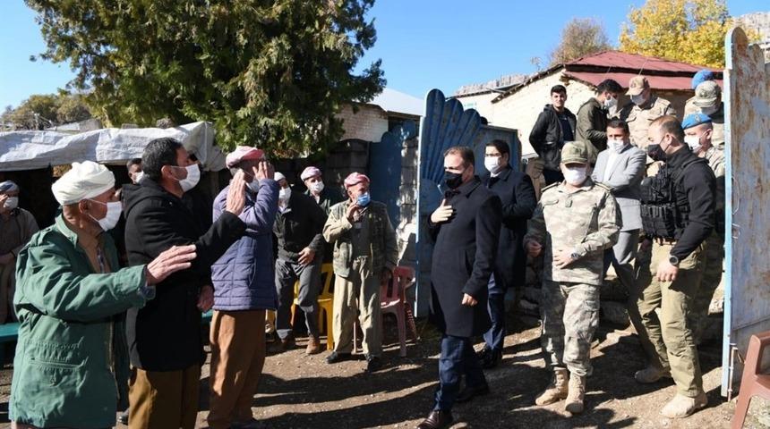 Vali Akbıyık, sınırda taziye ziyaretinde bulundu