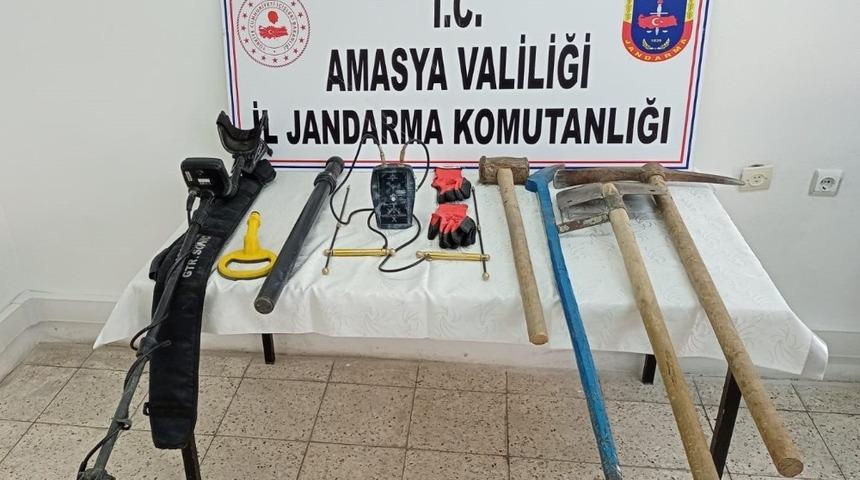 Amasya&rsquo;da arkeolojik sit alanında ka&ccedil;ak kazıya 6 g&ouml;zaltı