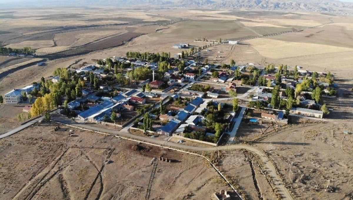 Sonbahar g&uuml;zelliği simetrik yapılarla kuş bakışı başka g&uuml;zel