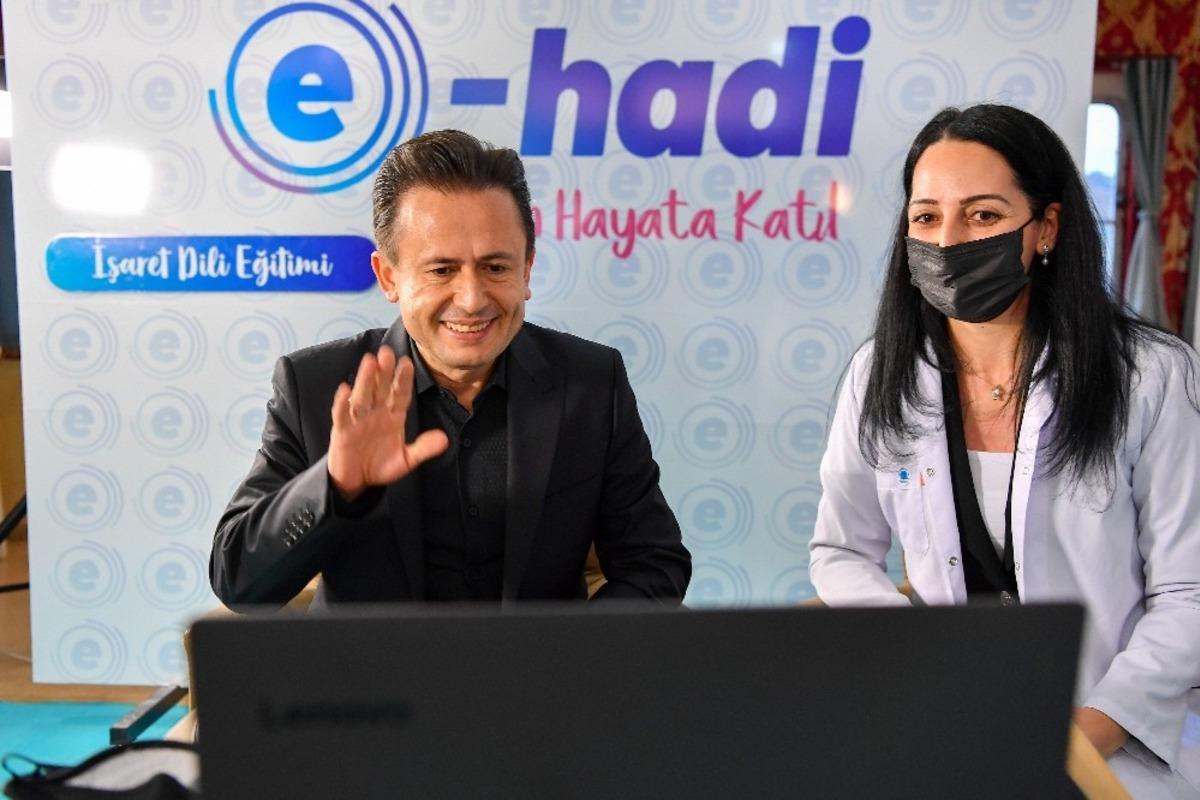 Başkan Yazıcı&rsquo;dan işaret dili ile engelliler g&uuml;n&uuml; mesajı