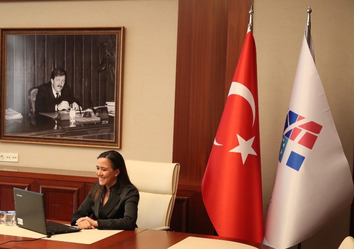 HK&Uuml;&rsquo;de dijital &ccedil;ağ ve ebeveynlerin denge hikayeleri anlatıldı