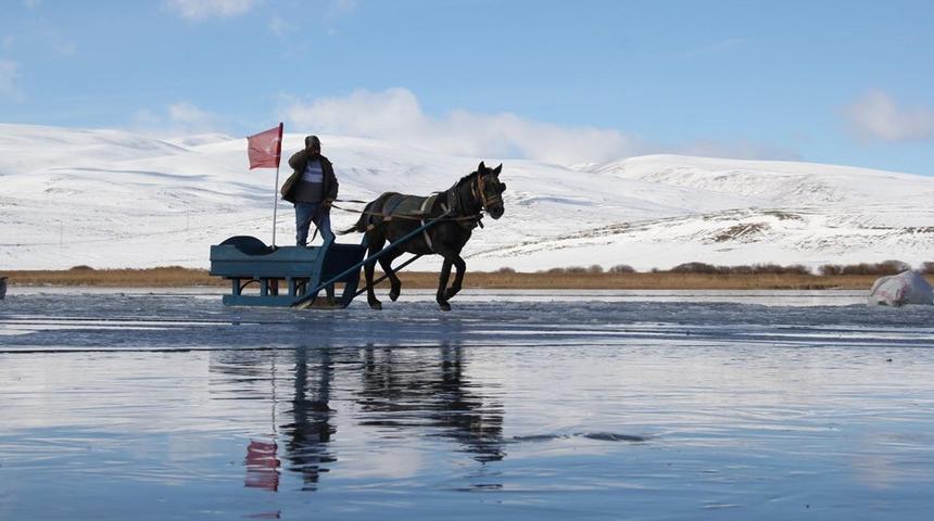 Çıldır Gölü'nde atlı kızak sezonu açıldı