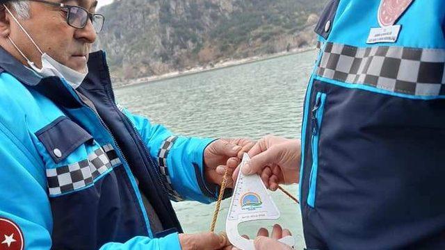 Eğirdir Gölü’nde 820 adet kerevit pinterine el konuldu