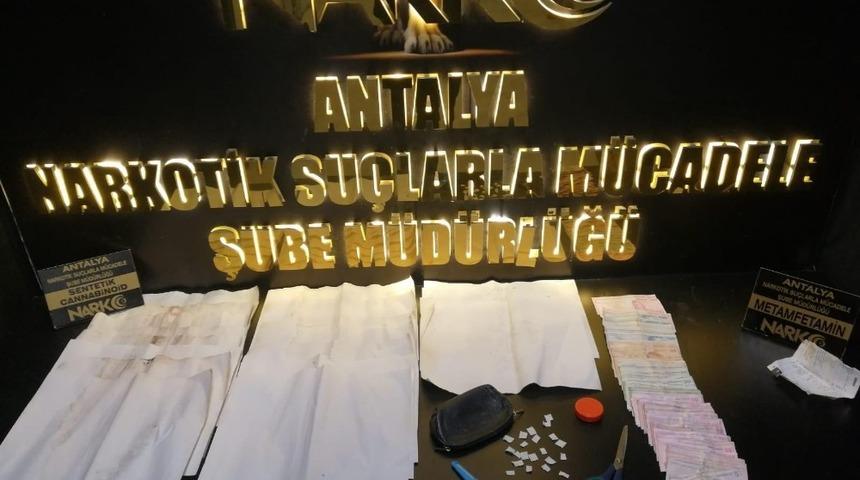 Kağıda emdirilmiş &ccedil;ok miktarda bonzai ele ge&ccedil;irildi