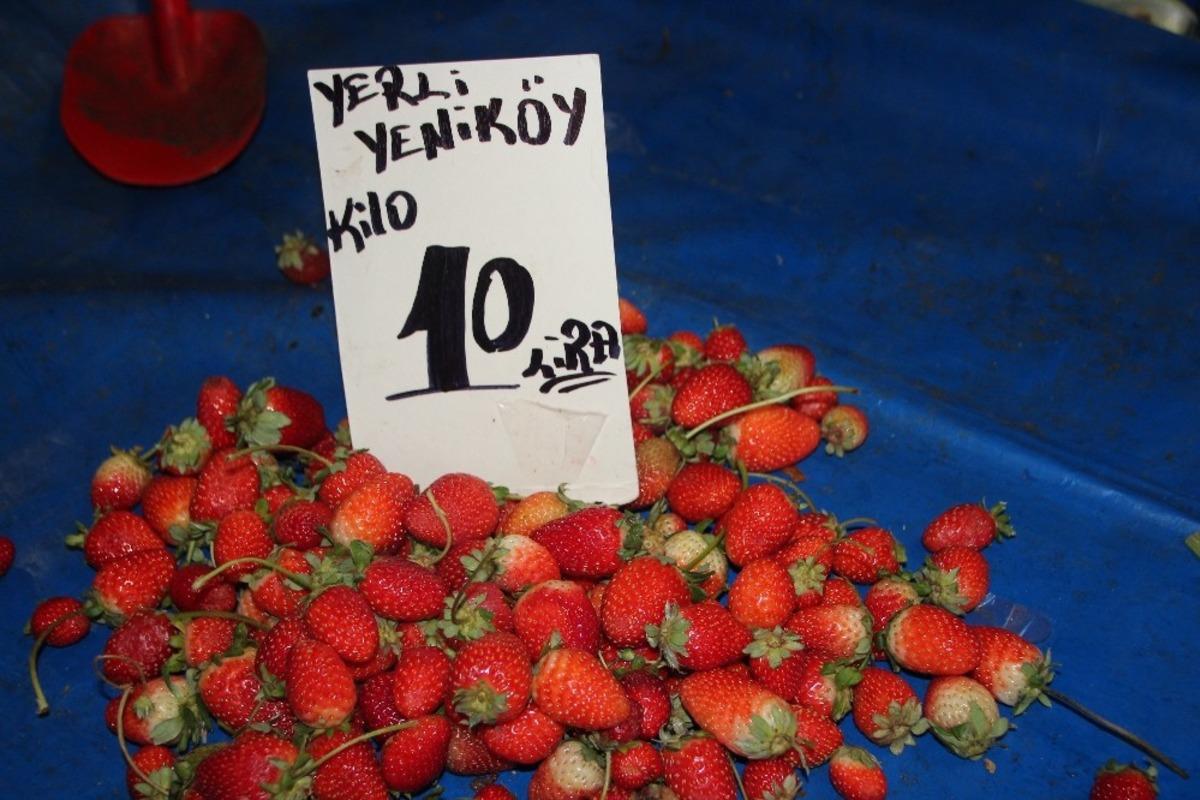 Yaz meyvesi &ccedil;ilek hala tezgahlarda