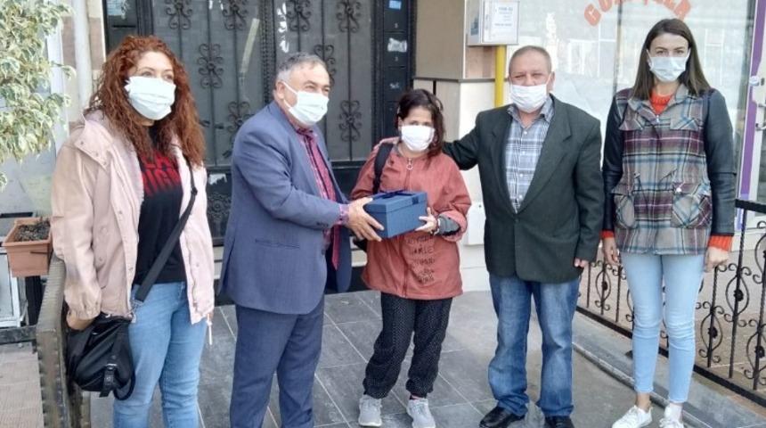 Engelliler G&uuml;n&uuml;&rsquo;nde engelli &ccedil;ocuğa anlamlı ziyaret