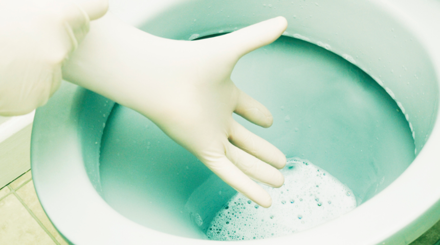 Sirkeli bez y&ouml;ntemi! &Ouml;ğrenen herkes tuvaleti b&ouml;yle temizliyor