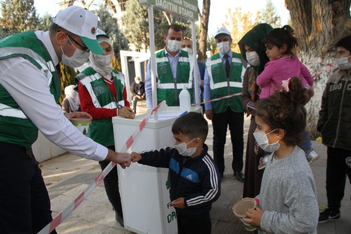Bismil&rsquo;de Geleceğe Nefes Tohumları Projesiyle 20 bin kızıl&ccedil;am tohumu dağıtılacak