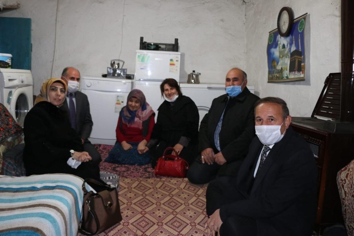 Engelli yaşlı kadının evini yeniden yaptırdılar