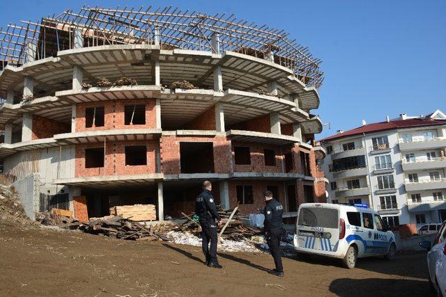 Sinop’ta iskeleden düşen kalıp ustası yaralandı