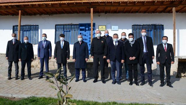 Halk Ozanı Muharrem Ertaş, ölüm yıldönümünde dualarla anıldı