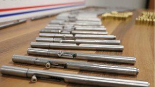 Denizli'de kalem görünümlü 50 suikast silahı ele geçirildi