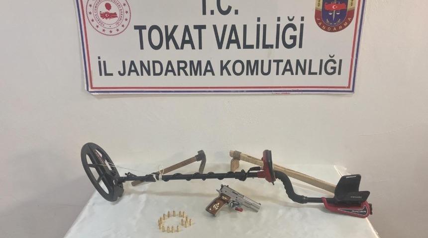 Tokat’ta kaçak kazı yapan 2 kişi suçüstü yakalandı