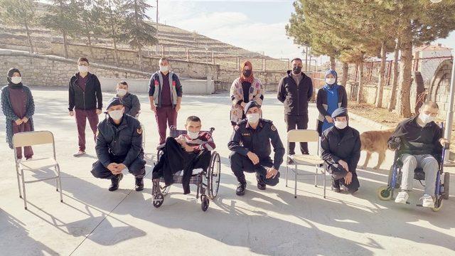 Jandarmadan özel çocuklara ziyaret