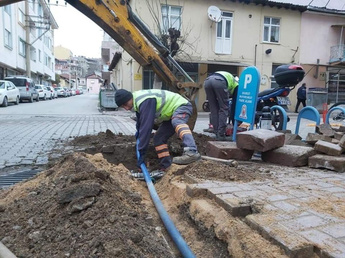 &Ccedil;an Belediyesi tatlı su ve kanalizasyon hattı yenileme &ccedil;alışmaları devam ediyor
