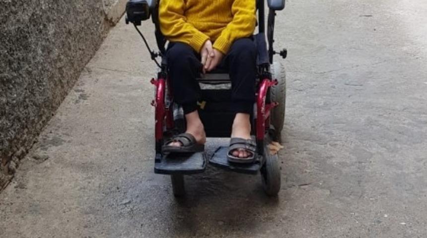 Batman Belediyesi engelli gencin y&uuml;z&uuml;n&uuml; g&uuml;ld&uuml;rd&uuml;