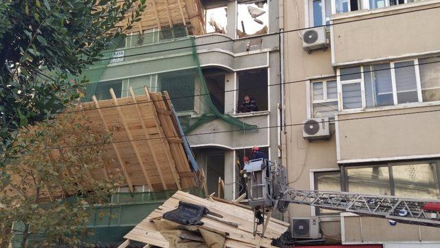 İnşaat iskelesi tramvay yoluna düştü