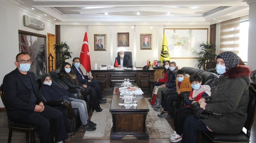 Başkan Pekmezci &ouml;zel &ouml;ğrencileri ağırladı