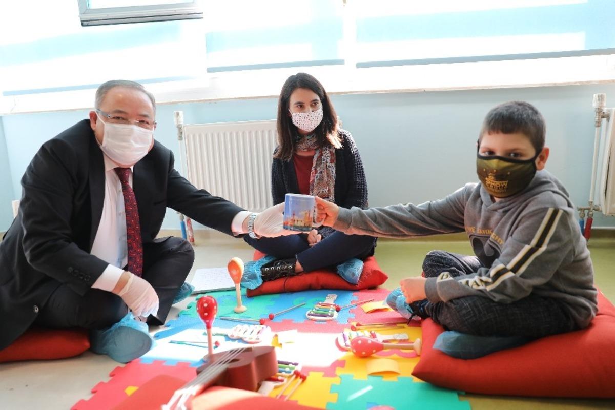 Mustafa G&uuml;rb&uuml;z, &ouml;zel bireylerle bir araya geldi