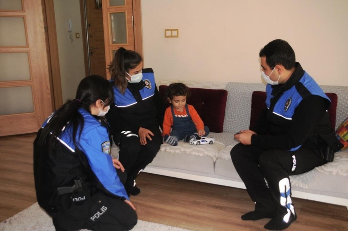 Cizre polisinden engelli &ccedil;ocuklara anlamlı ziyaret