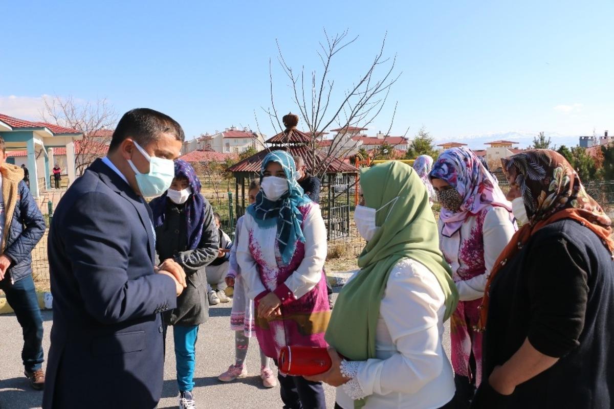 Kaymakam Mehmetbeyoğlu&rsquo;ndan engellilere ziyaret