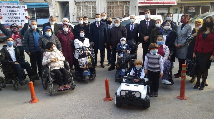 Afyonkarahisar&rsquo;da engelli 4 bireye ak&uuml;l&uuml; ara&ccedil; hediye edildi