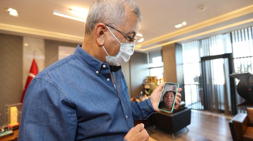 Başkan Tarhan, down sendromlu Hakan’la görüntülü konuştu