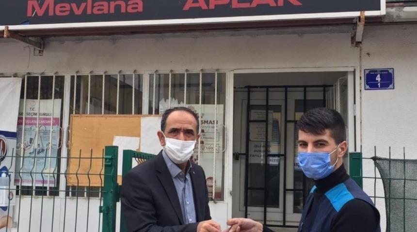 Sincan Belediyesi muhtarlara dezenfektan dağıttı