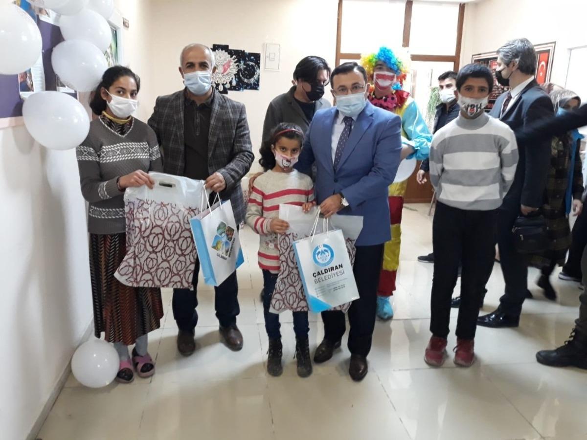 Kaymakam Din&ccedil; ve Başkan Ensari&rsquo;den engellilere ziyaret