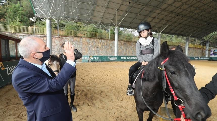 Başkan B&uuml;y&uuml;kg&ouml;z &ouml;zel &ccedil;ocuklarla buluştu