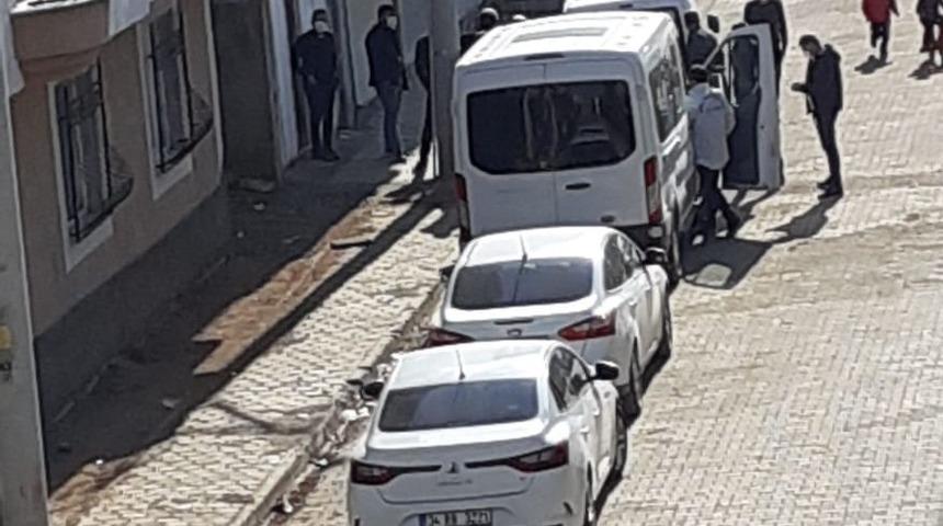 Gıda zehirlenmesi ş&uuml;phesiyle hastaneye kaldırılan anne ve kızı &ouml;ld&uuml;, baba yoğun bakımda