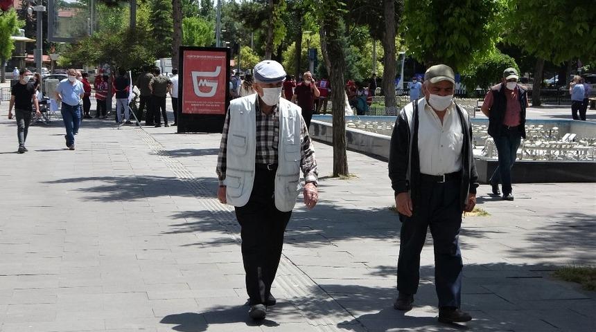 Denizli’de yaşlılara 3 günlük maaş izni