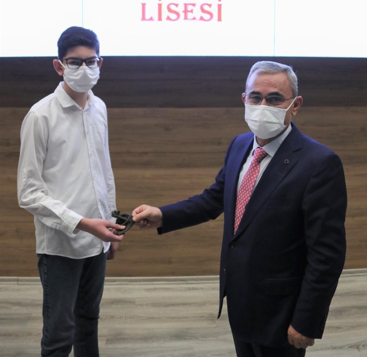 Başarılı &ouml;ğrenciler &ouml;d&uuml;llendirildi