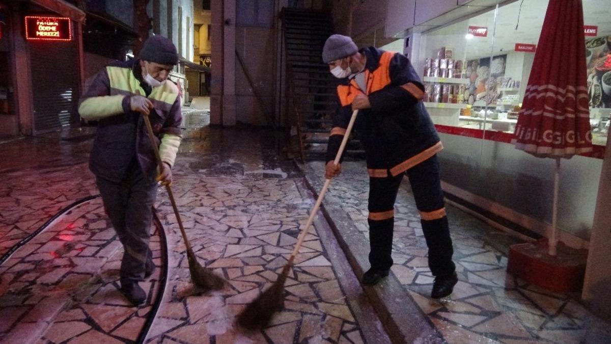 Uşak sokakları boş kaldı