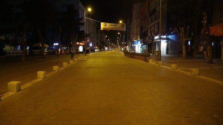 Uşak sokakları boş kaldı G5