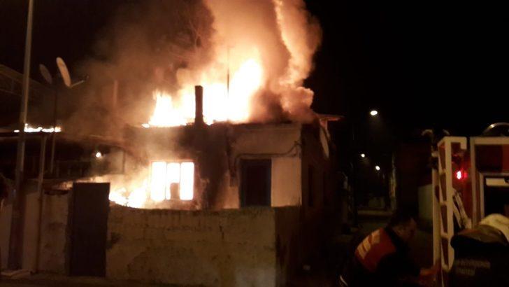 Müstakil evde çıkan yangın mahalleyi ayağa kaldırdı G1