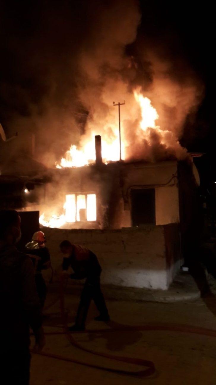 Müstakil evde çıkan yangın mahalleyi ayağa kaldırdı G3