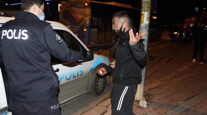 Eşi evi terk edince üst geçit asansörü üzerinde intihara kalkıştı